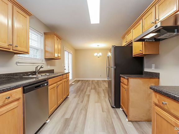 4th image of 983 Hunters Ln