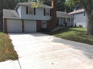 8811 W 95th Ter, Overland Park, KS 66212