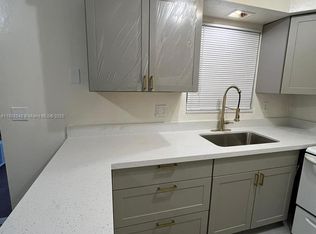 2450 Lincoln St APT 3, Hollywood, FL 33020