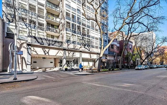 1 bed, 860 sqft, $2,349 — Photo 2