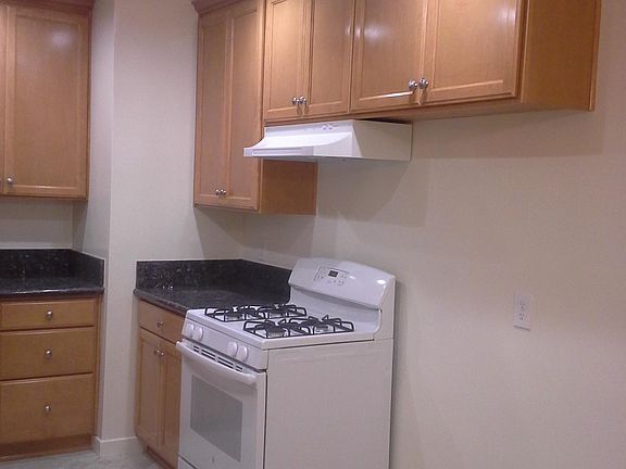 3rd image of 2732 Arlington Ave APT G