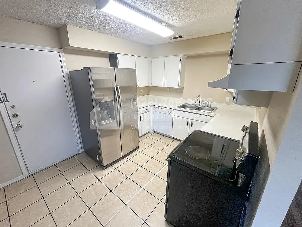 Building Photo - 3024 Tudor Ln #201