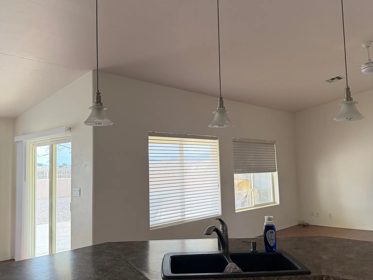 3 bed, 1839 sqft, $2,100 — Photo 4