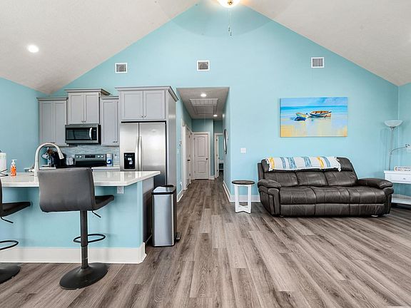 3rd image of 1840 Pompano Ln