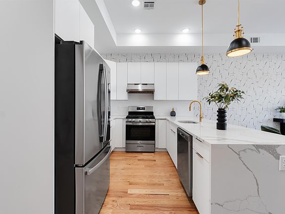 4th image of 94 Van Horne St #2