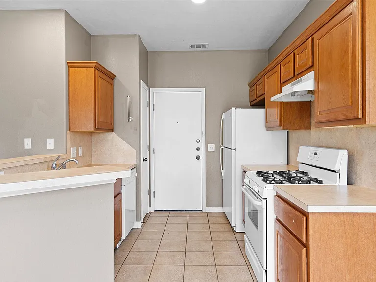 7502 Lazy Creek Dr #A — Photo 10