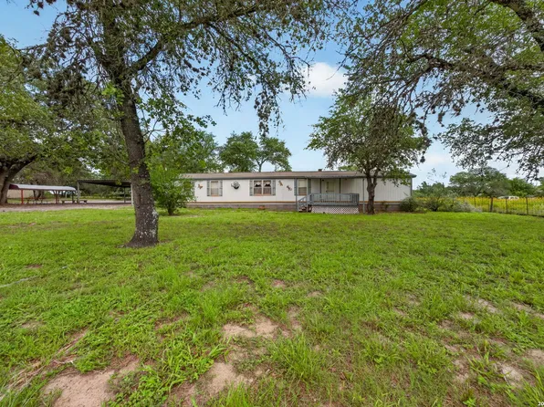 23398 MATHIS RD, Elmendorf, TX 78112