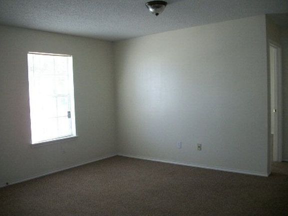 3rd image of 3011 Nickel Ave