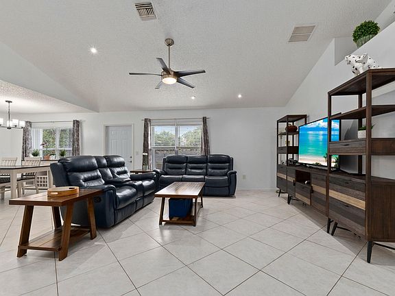5th image of 1611 SW Glacador Avenue