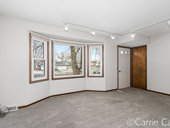 4th image of 3513 Las Vegas Dr NE