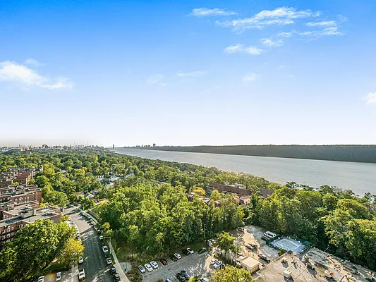 Sold by Re/Max In The City | media 17