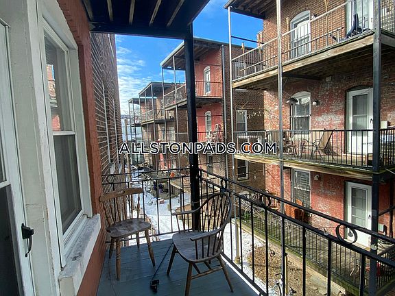 4th image of 4 Price Rd APT 8
