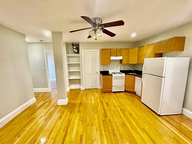 213 Hanover St #2 — Photo 12
