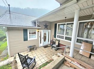 52 Bowling Aly, Pineville, WV 24874