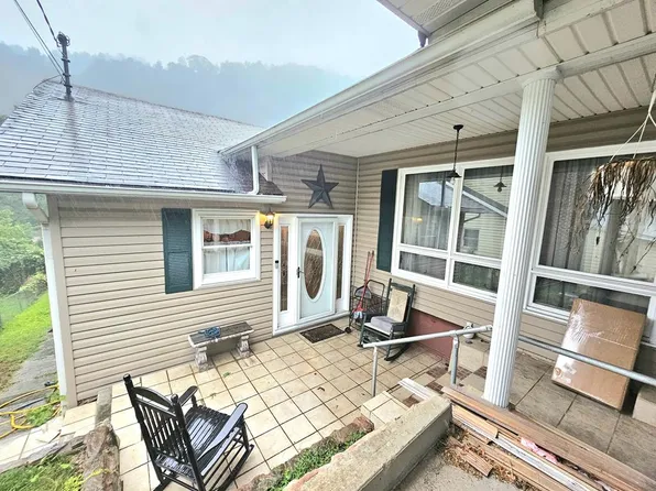 52 Bowling Aly, Pineville, WV 24874