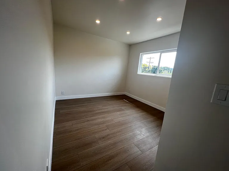 2906 Carmona Ave #4 — Photo 13