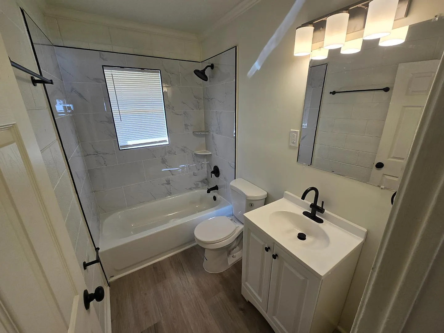 782 Terminal Ct - 782 Terminal Ct Unit 1 — Photo 2