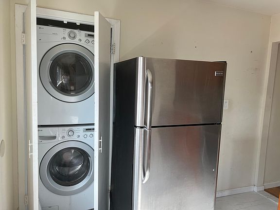 2nd image of 15-33 Bell Blvd APT 2