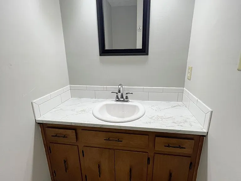 1512 Greenview Dr — Photo 5