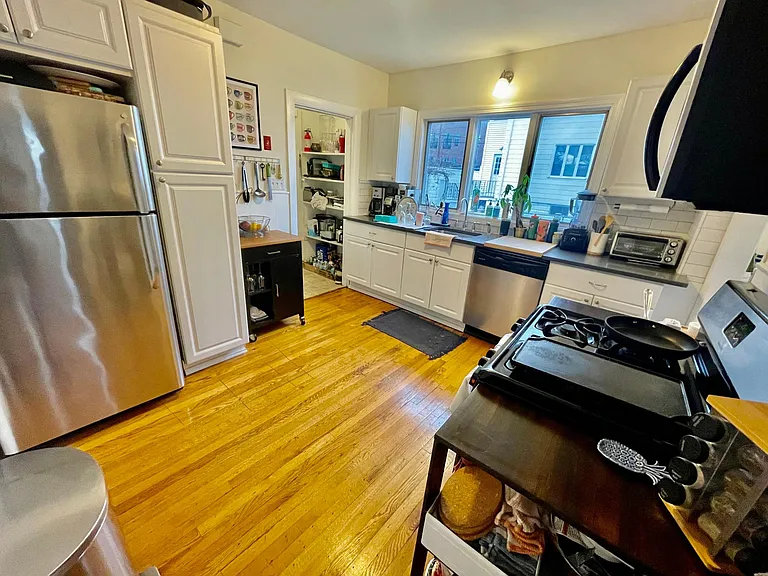 278 Willis Ave — Photo 2