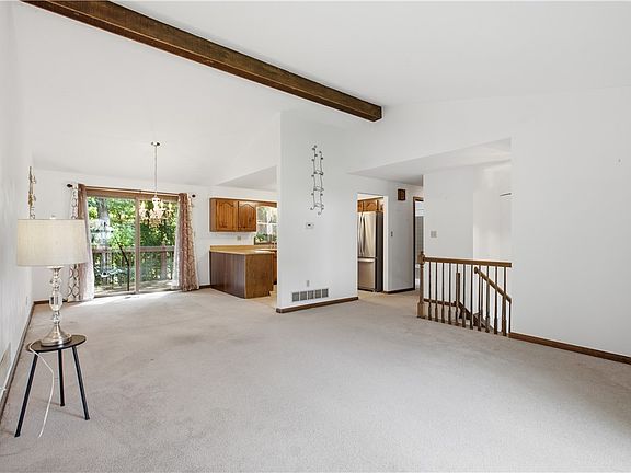 5th image of 1721 Grove Crest Dr
