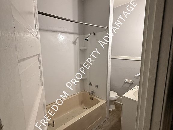 3rd image of 224 N Main St #7