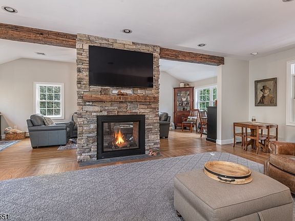 4th image of 105 Alpine Ridge Rd