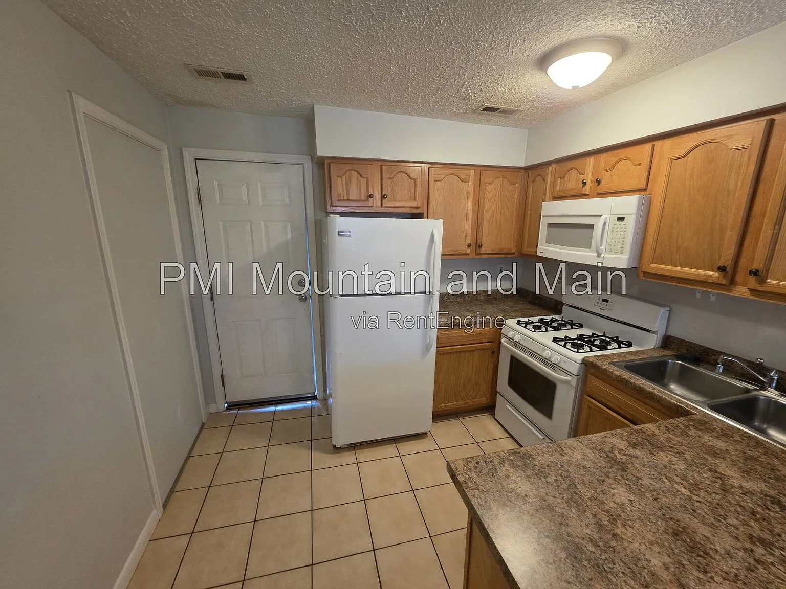 1 bed, 1.0 bath, $1,400 — Photo 2