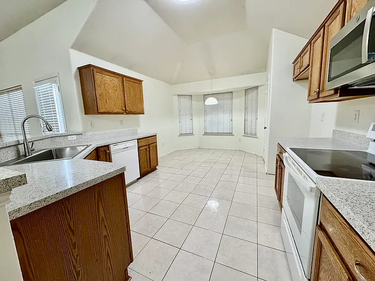 1203 Mertis Dr — Photo 2