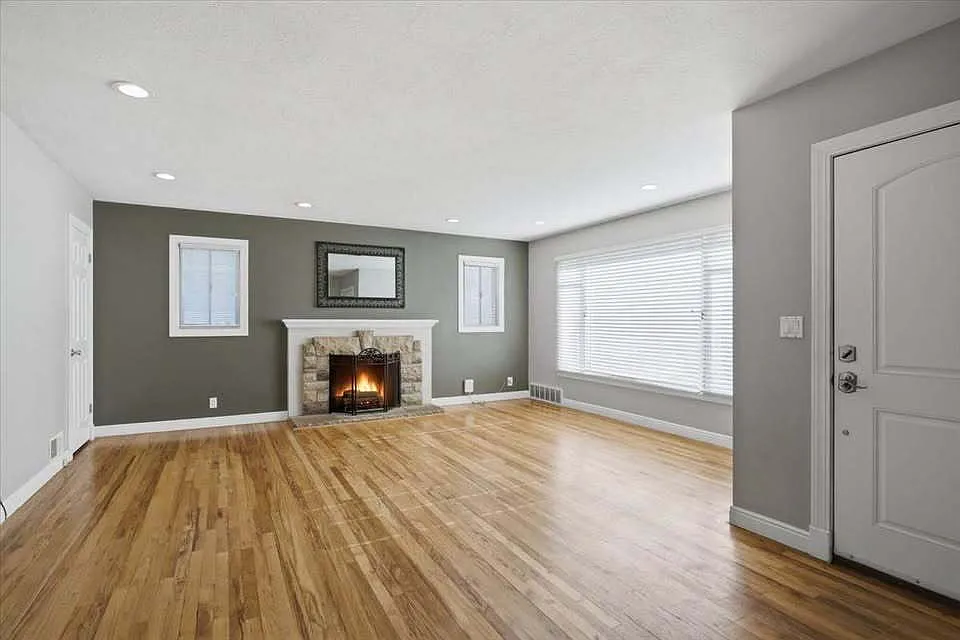 3 bed, 1.0 bath, 1256 sqft, $2,000 — Photo 4