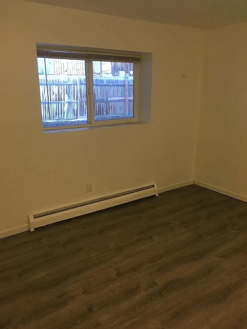 3 bed, 1.5 bath, 1422 sqft, $2,300 — Photo 2