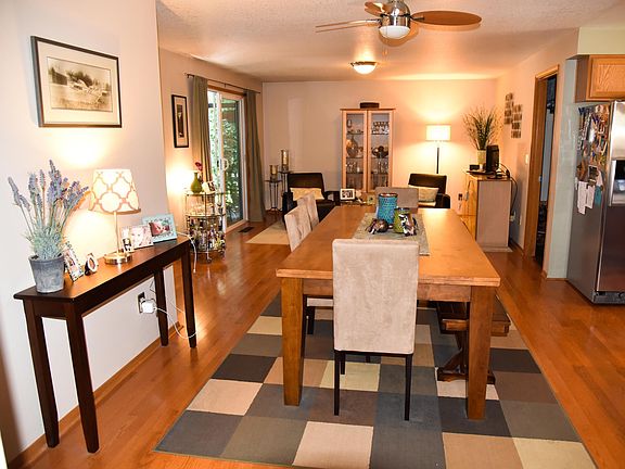 Dining area, right off kitchen