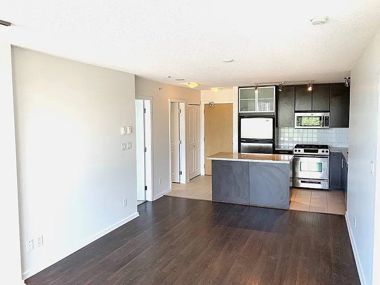 2289 Yukon Cres #1105 — Photo 9