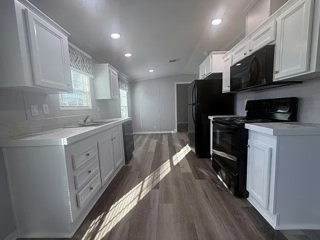 2 bed, 768 sqft, $1,750 — Photo 2