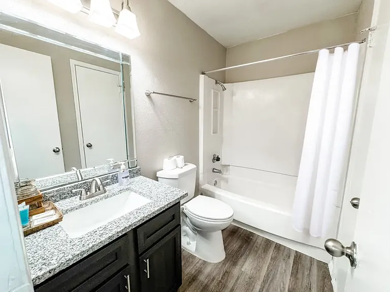 Lost Creek Ranch Apts — Photo 7