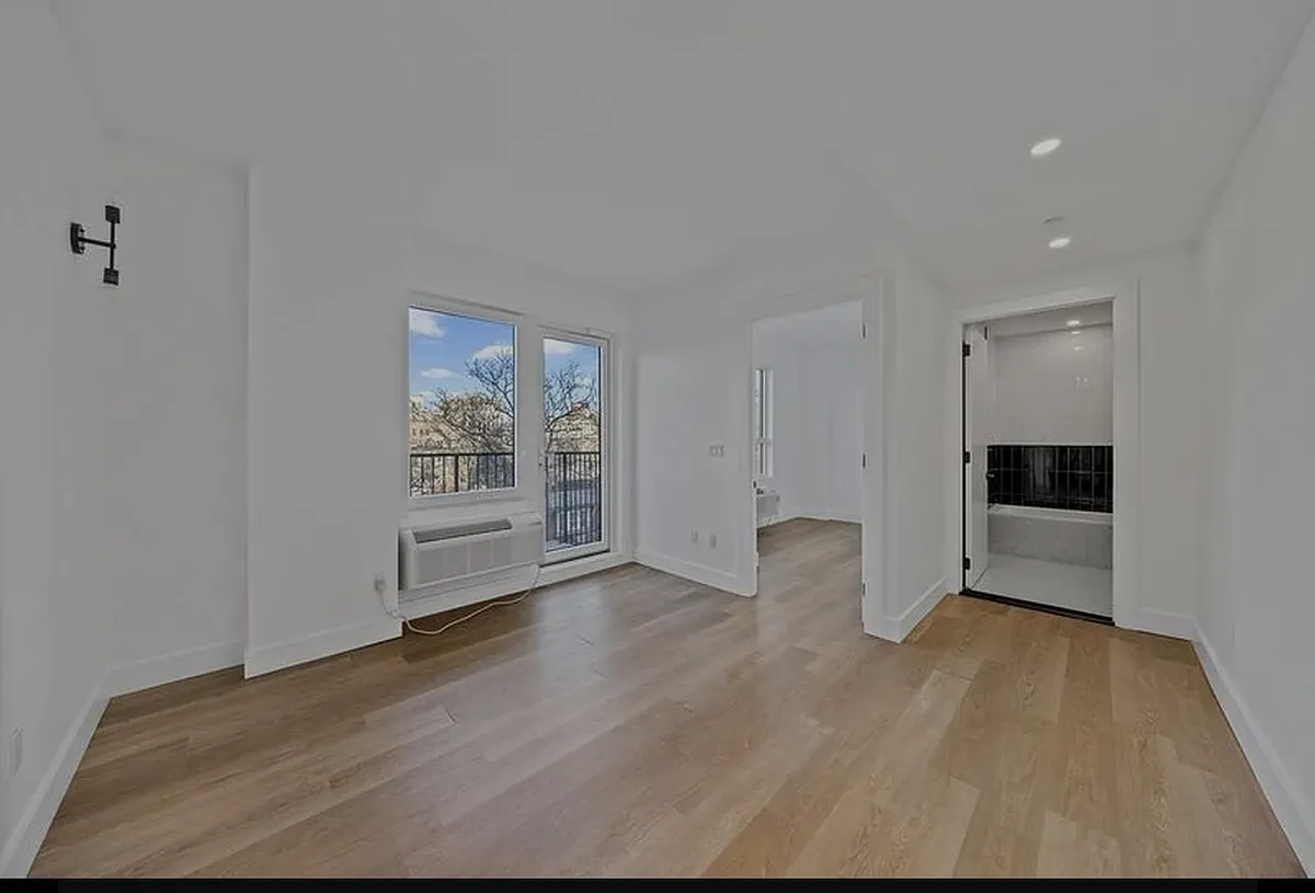 Building Photo - 1043 President St #1B