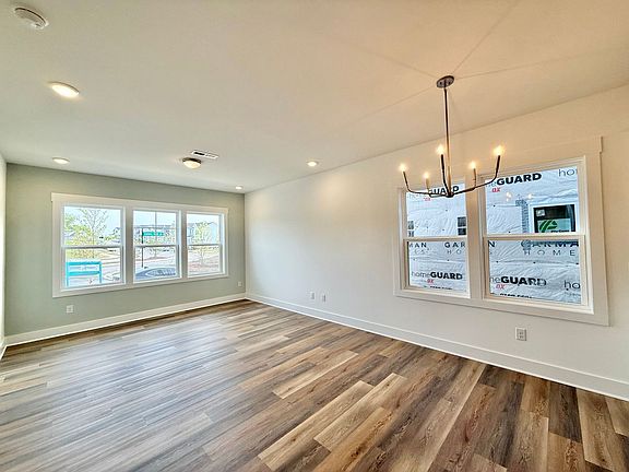 2nd image of 885 Central Park Dr
