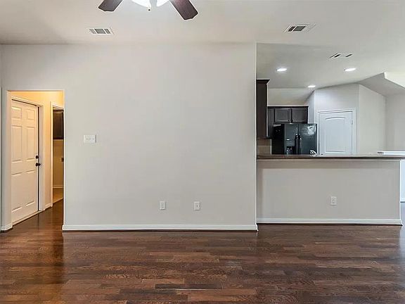 5th image of 3217 N Bell Ave
