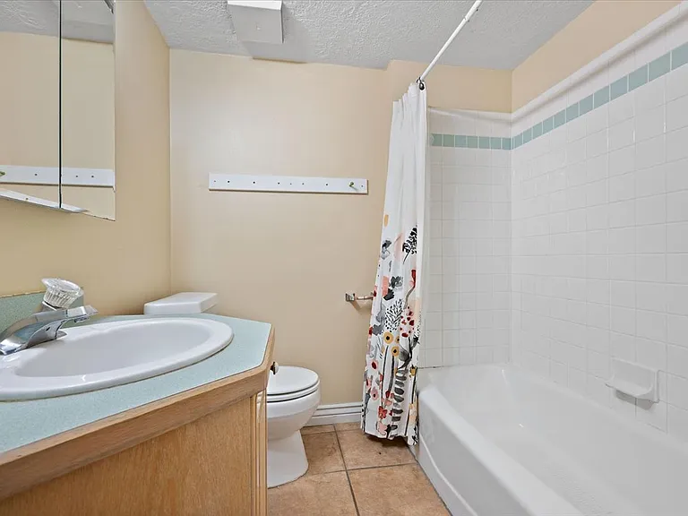 1541 N Riverside Ave #18 — Photo 14