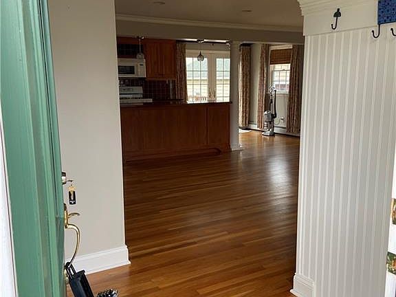 3rd image of 227 Partridge Ln