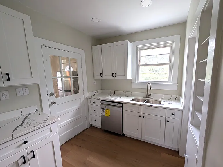 1013 Ruthers Rd — Photo 5