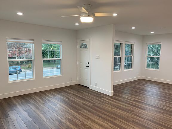 4th image of 6204 Richmond Ave