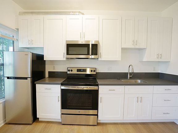 3rd image of 822 N Las Palmas Ave #8225