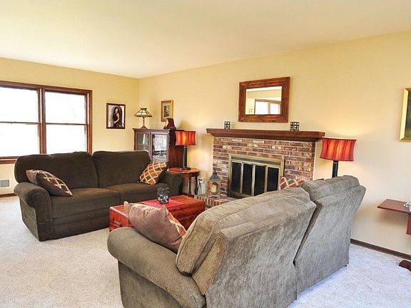 4th image of 34 Wood Lily Ln
