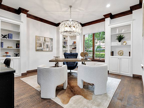 3rd image of 2417 Hollow Hill Ln