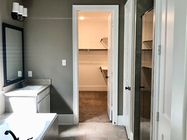 520 Pedernales St — Photo 11