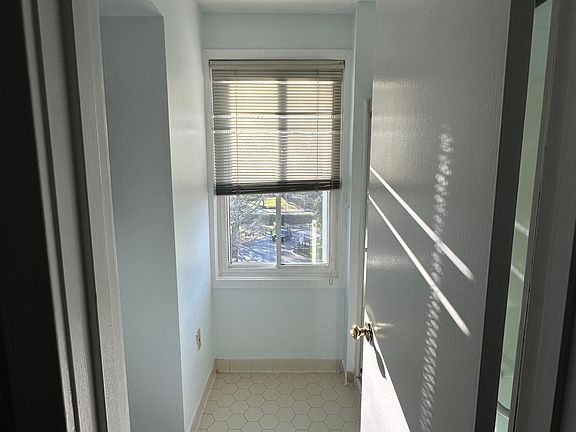 5th image of 9871 Lake Shore Dr
