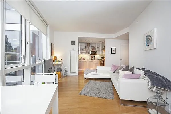 Rented by Sumitomo Real Estate Sales | media 9