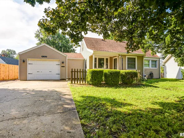 706 W Elm St, Taylorville, IL 62568