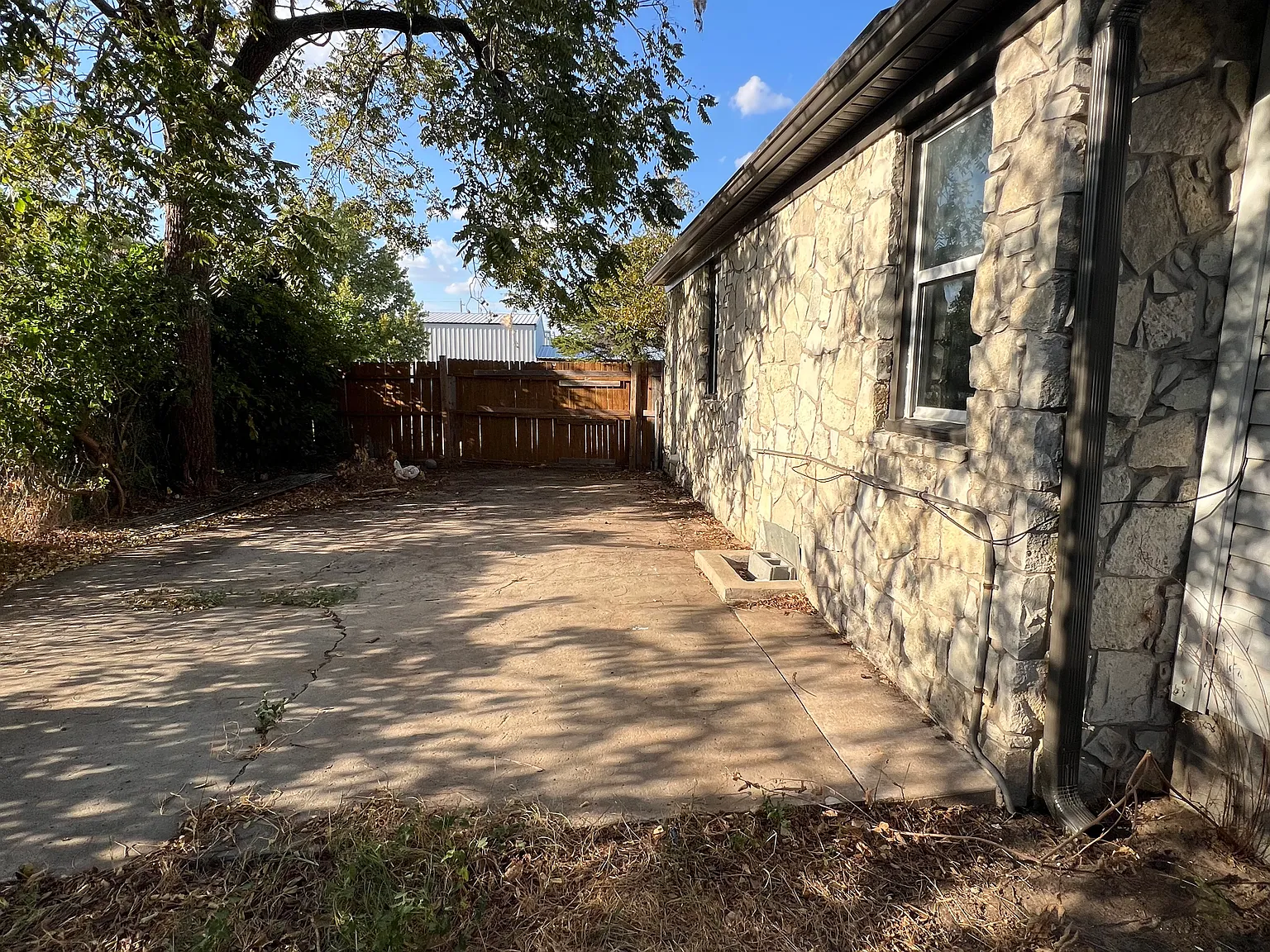 3 bed, 1216 sqft, $1,450 — Photo 2